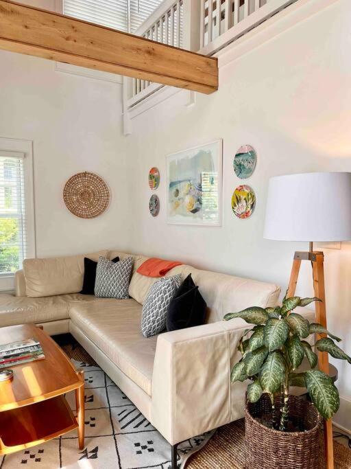 Liz Lane Cottage- Entire Guesthouse تشارلستون المظهر الخارجي الصورة