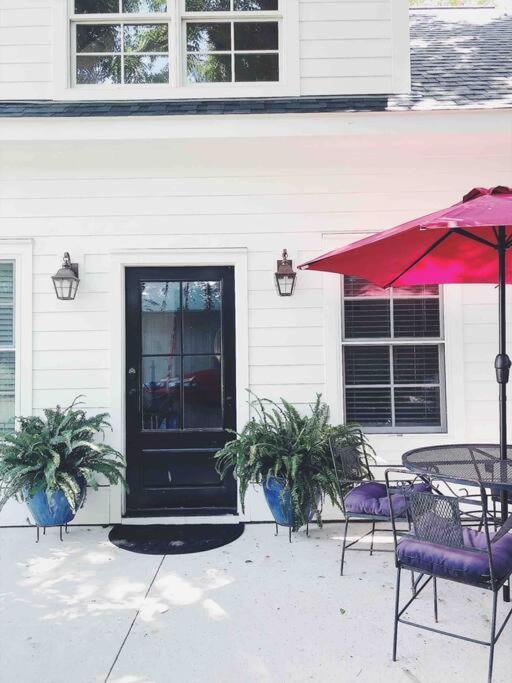 Liz Lane Cottage- Entire Guesthouse تشارلستون المظهر الخارجي الصورة