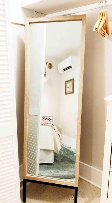Liz Lane Cottage- Entire Guesthouse تشارلستون المظهر الخارجي الصورة
