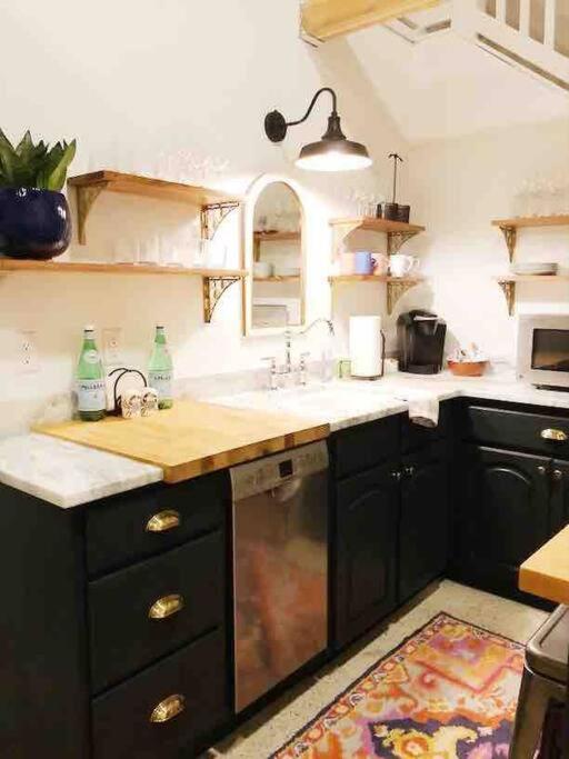Liz Lane Cottage- Entire Guesthouse تشارلستون المظهر الخارجي الصورة