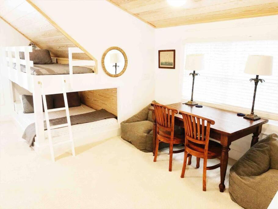 Liz Lane Cottage- Entire Guesthouse تشارلستون المظهر الخارجي الصورة