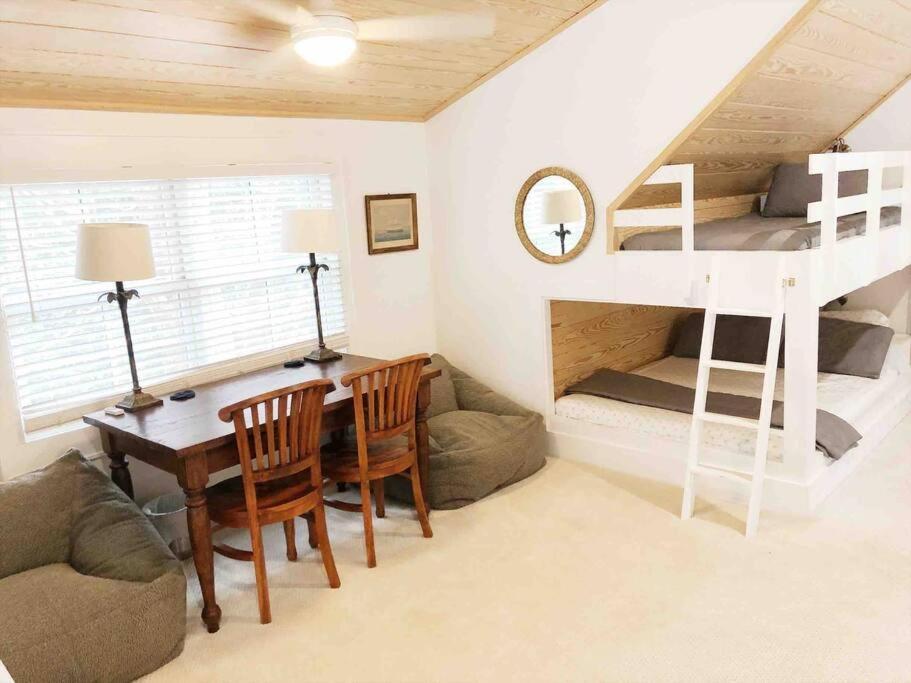 Liz Lane Cottage- Entire Guesthouse تشارلستون المظهر الخارجي الصورة